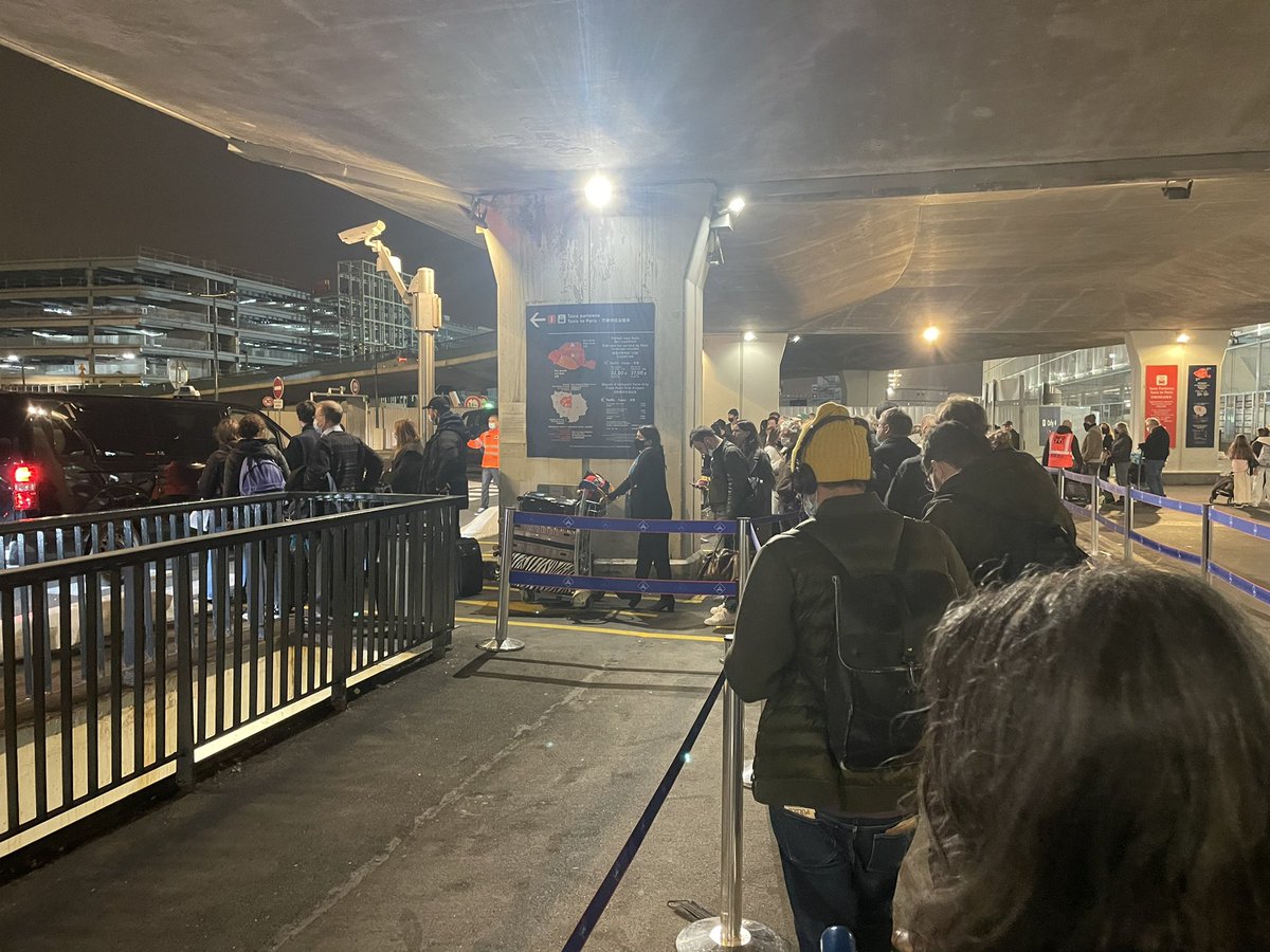 Guillaume RICHARD (@guillaumouicare) on Twitter photo Que ce soit Roissy mais surtout Orly, câest toujours le bazar pour prendre un taxi avec des queues interminables.
Seuls aĂ©roports au monde oĂč on a cette expĂ©rience catastrophique Ă lâarrivĂ©e dans le pays. Merci <a href="/ParisAeroport/">Paris AĂ©roport</a> de revoir tout cela car câest vraiment pas top⊠Que ce soit Roissy mais surtout Orly, câest toujours le bazar pour prendre un taxi avec des queues interminables.
Seuls aĂ©roports au monde oĂč on a cette expĂ©rience catastrophique Ă lâarrivĂ©e dans le pays. Merci <a href="/ParisAeroport/">Paris AĂ©roport</a> de revoir tout cela car câest vraiment pas topâŠ