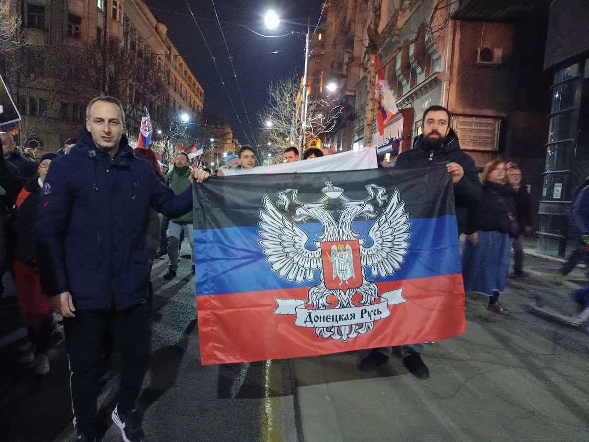 MInternationa10's tweet photo. Большой митинг в поддержку России. Давно в Белграде не было таких масштабных событий! https://t.co/ClfMQB1OJQ