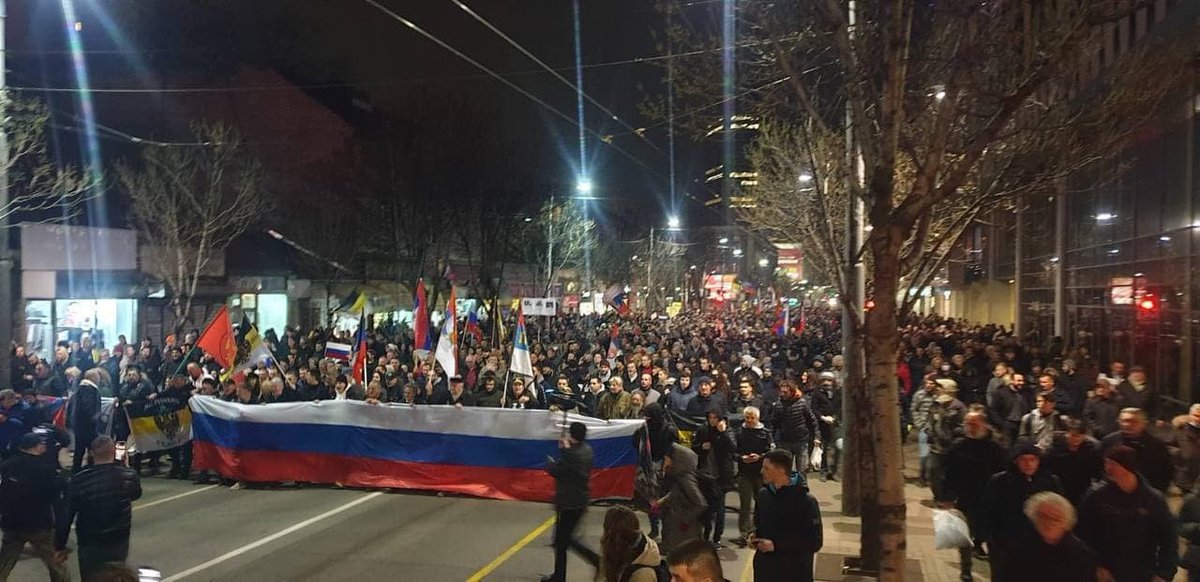 MInternationa10's tweet photo. Большой митинг в поддержку России. Давно в Белграде не было таких масштабных событий! https://t.co/ClfMQB1OJQ