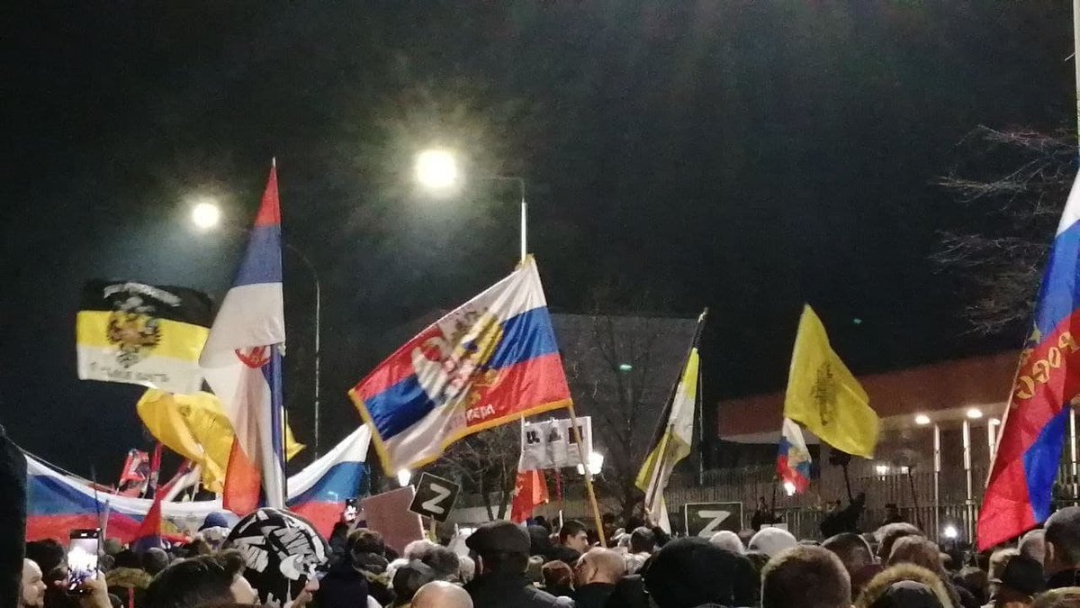MInternationa10's tweet photo. Большой митинг в поддержку России. Давно в Белграде не было таких масштабных событий! https://t.co/ClfMQB1OJQ