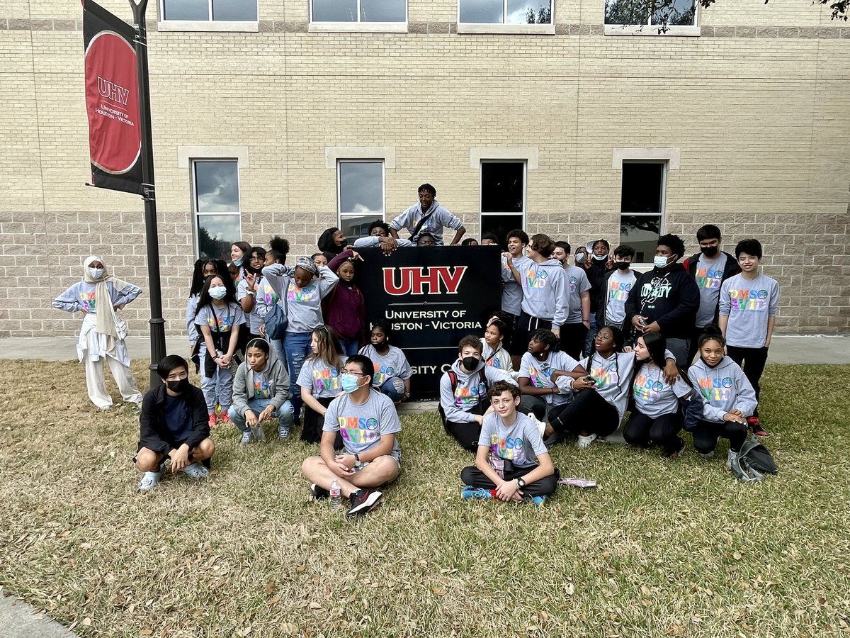 DMS_Vikings's tweet photo. 8th grade AVID students had a great tour of @UHVictoria yesterday!
#ProfileOfAGraduate #DMSDriven https://t.co/5WvpDvTUEU