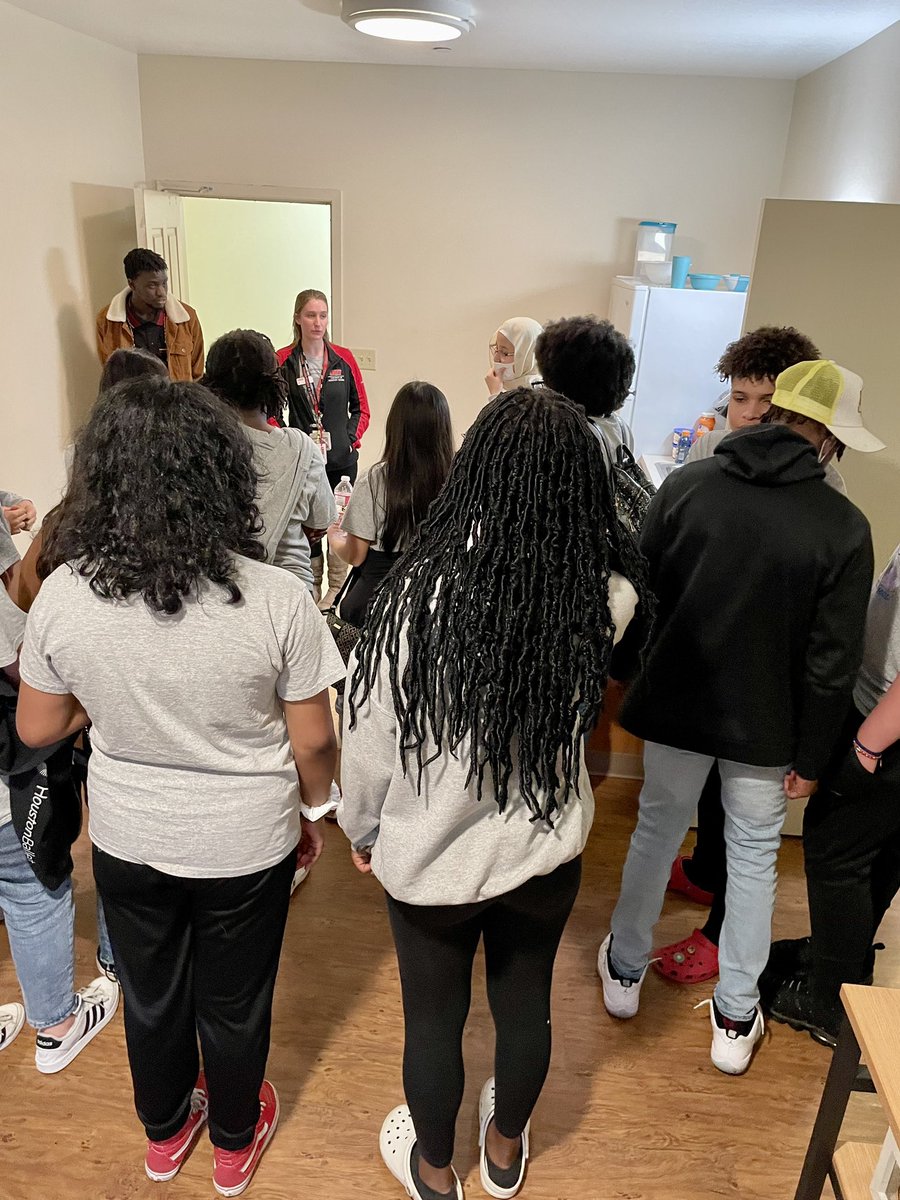 DMS_Vikings's tweet photo. 8th grade AVID students had a great tour of @UHVictoria yesterday!
#ProfileOfAGraduate #DMSDriven https://t.co/5WvpDvTUEU