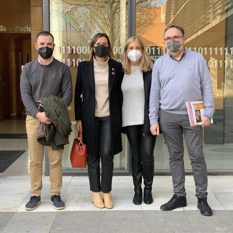 ddc_72's tweet photo. Molt agraïda a @catedrades, @CTE_CV i @dadesvalencia per la oportunitat de parlar dels #reptes mediambientals a la @UPV.
Un plaer haver compartit taula redona amb @EloinaColl @sergiperezs i @Vinglada.
#ODDatathon
#dades #dadesobertes https://t.co/foR4LA3DFd