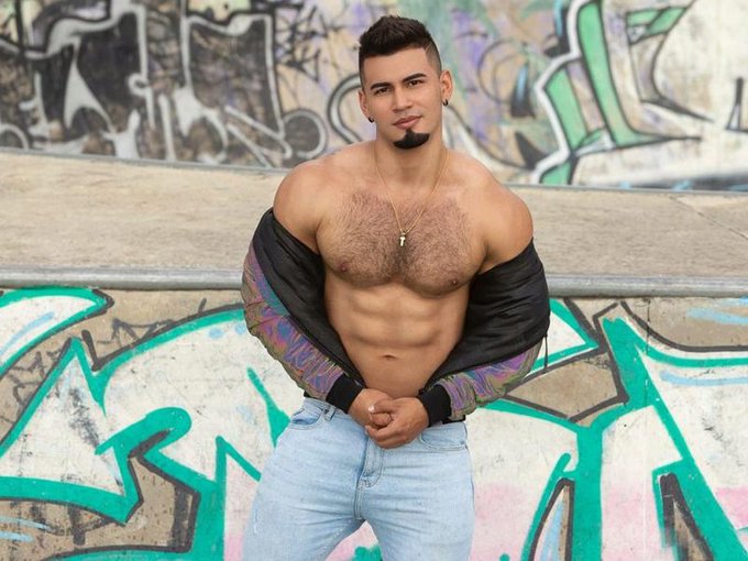 1 pic. Live with JAXON at ??https://t.co/pcnmrfsUH0 https://t.co/b83c4V30F2