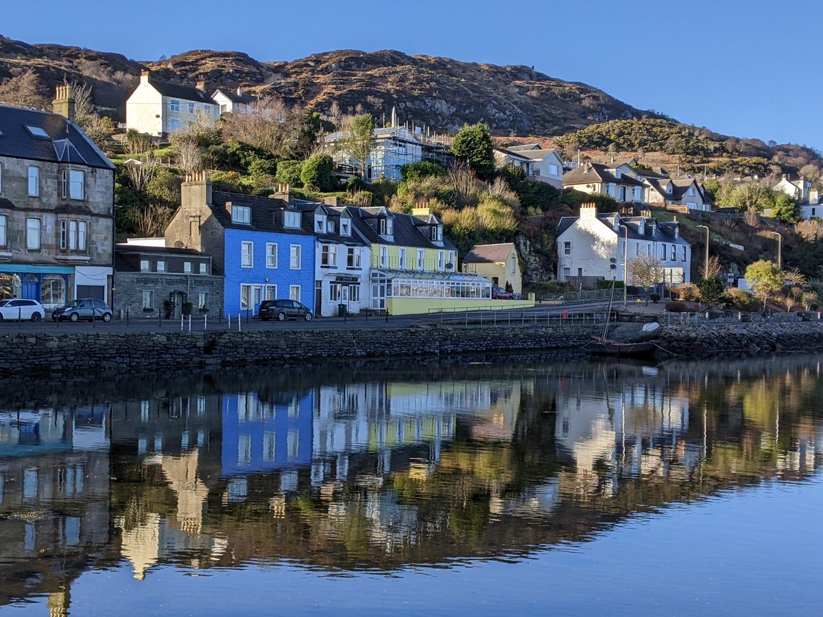 LeapOfFaith_RT's tweet photo. 'Coorie': "the Scottish art of deriving comfort, wellbeing and energy from wild landscapes and convivial interiors"
"A hug of a word"
Scotland is my hug right now 💜
#mentalhealth #wellbeing #landscape #peace #nature #healingenvironments https://t.co/3DRjkXLQJV