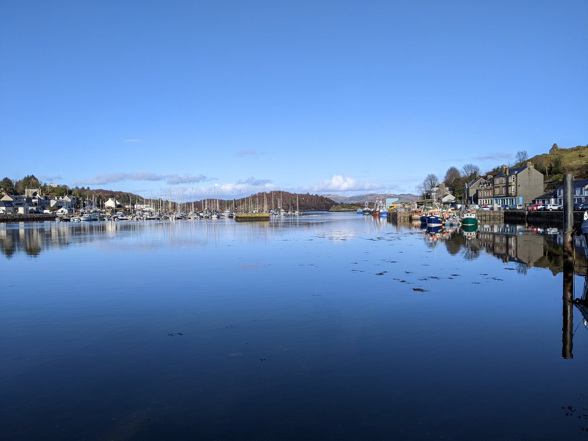 LeapOfFaith_RT's tweet photo. 'Coorie': "the Scottish art of deriving comfort, wellbeing and energy from wild landscapes and convivial interiors"
"A hug of a word"
Scotland is my hug right now 💜
#mentalhealth #wellbeing #landscape #peace #nature #healingenvironments https://t.co/3DRjkXLQJV