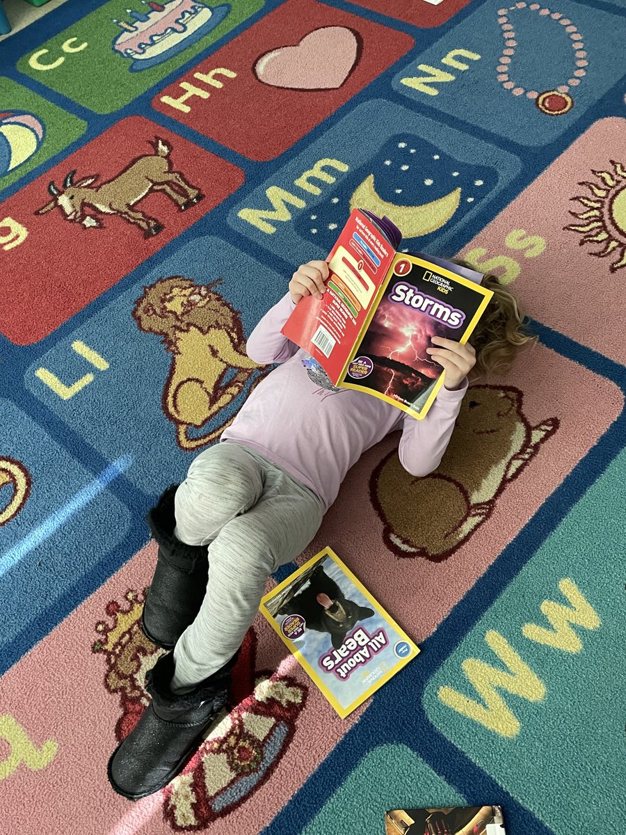 AmyForsythFCPS's tweet photo. My kindergarten class enjoyed D.E.A.R time this week for Read Across America Week. ⁦@WHESMediaFCPS⁩ ⁦@fcpsOhEithir⁩ ⁦@CAHicks_AP⁩ #whittierheroes, #workhardkindheart https://t.co/LUrhfDAKR4
