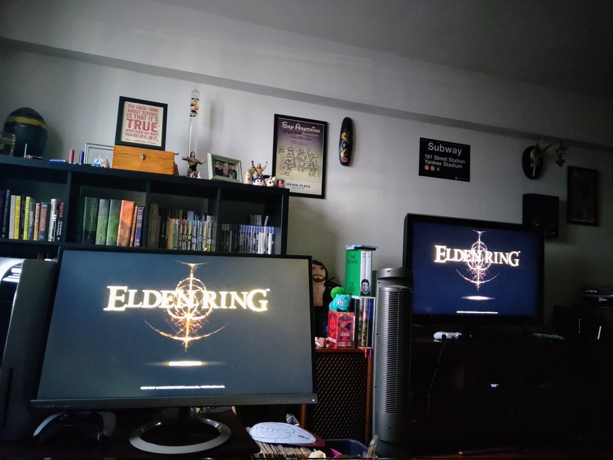 wakeupgetdown's tweet photo. @manfightdragon The couple that games together, stays together https://t.co/6Kut4Rguty