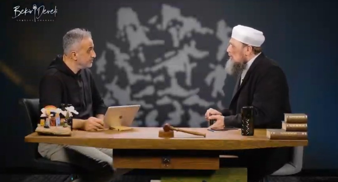 sumyra_shn's tweet photo. "Meriç Erkan'ın sahte gülüşlerinin bedelini,Mahmut Erkan gözyaşlarıyla ödedi."
Rabbim hepimizi bu yolda daim
etsin..🤲🏻
#PeynirGemisi 
#BekirDeveli  #MahmutErkan https://t.co/y3YJshTOEM