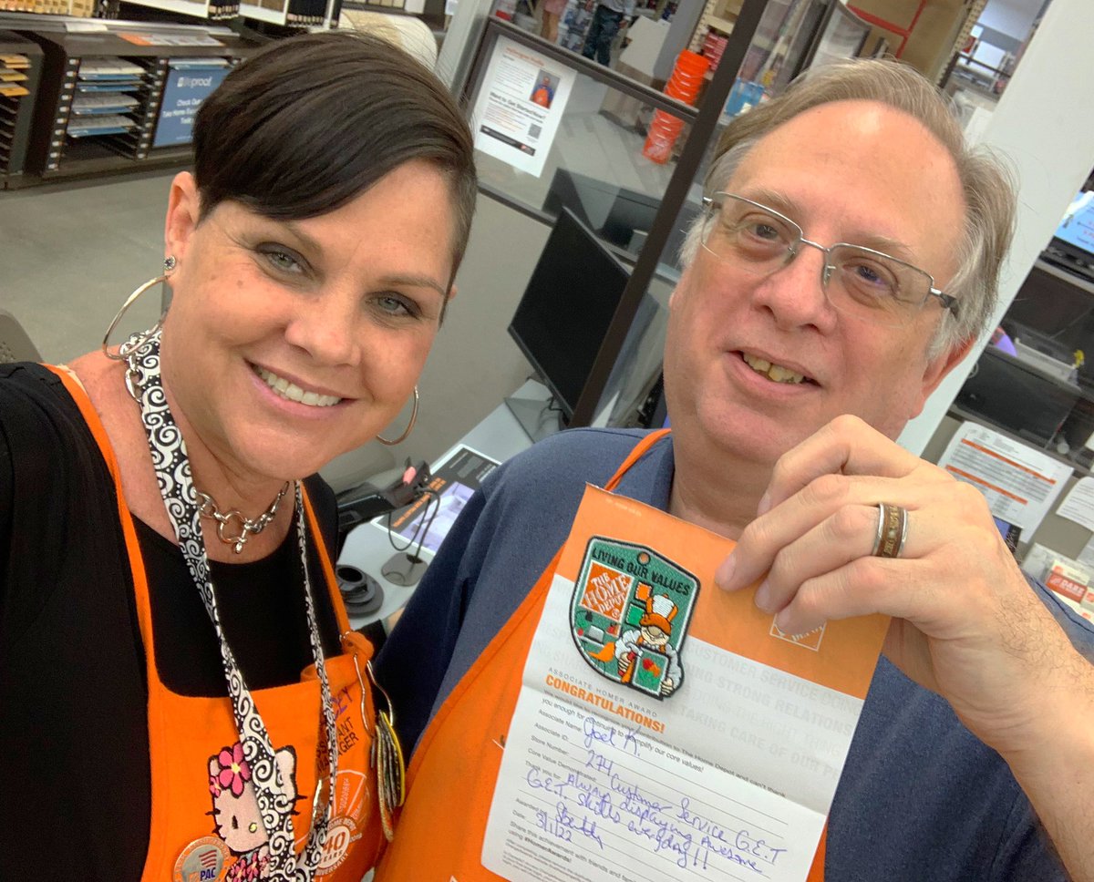 StayCeeBeeTHD's tweet photo. BOOM 💥 Some much deserved recognition to KD Joel…a true G.E.T superstar !! Helping in ANY area needed…blinds ? No problem. Flooring ? NO PROBLEM !! #GETInvolvedSF !! #hd274 🍊 https://t.co/pw9PJPcCXd