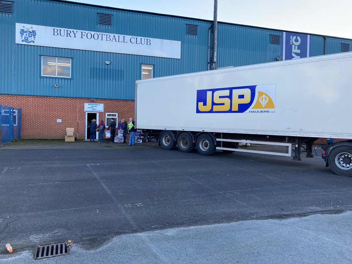 EventsAtGigg's tweet photo. ๐ฆโฌ๏ธ๐Gigg Lane Today
Today we teamed up with @burycouncil to store clothes donated to #Ukraine by the local community.๐บ๐ฆ
#GiggLane #Community
#CommunityProject #FanOwned #underfanownership https://t.co/SbmBpVPLiL