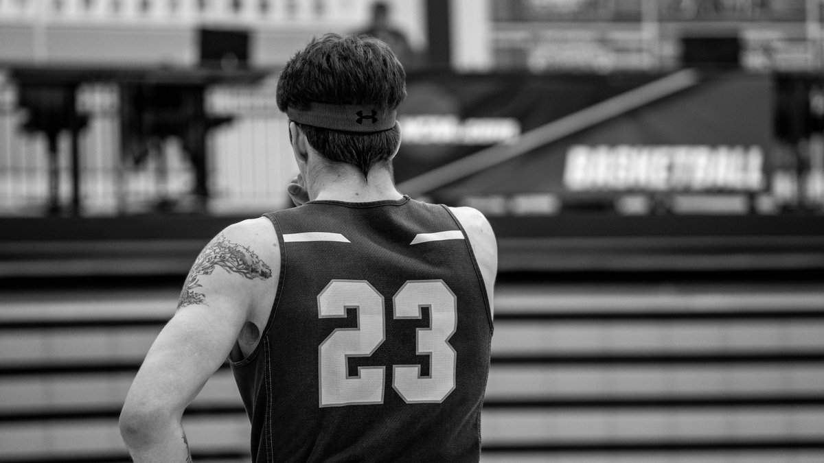 IWUBasketball's tweet photo. Locked in.🔒

Tipoff ➡️ 6:45 pm

#TGOE #d3hoops https://t.co/4X27SmPqGS