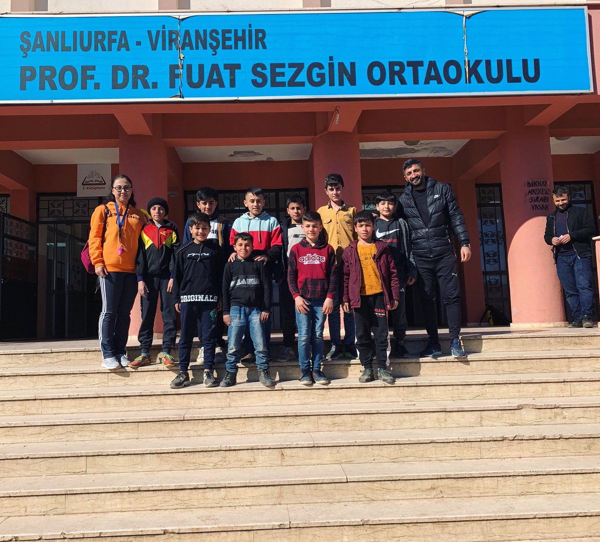 Minik Erkekler Futsal’ da öğrencilerimiz ilçe şampiyonluğu elde etmiştir. Başarılarından dolayı öğrencilerimizi tebrik ediyor, beden eğitimi öğretmenlerimize emekleri için teşekkür ediyoruz👏👏🏆