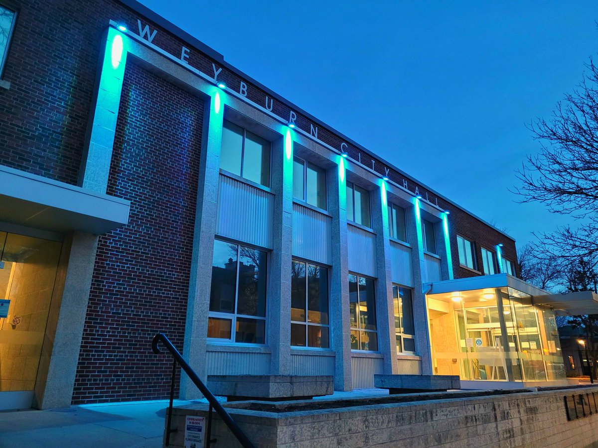 City Hall is lit up in blue and yellow to show solidarity with the people of Ukraine and everyone impacted by this crisis. 💙💛

#StandWithUkraine #Peace #Ukraine #Weyburn