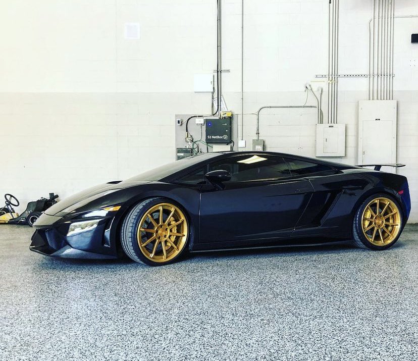 ReboteGTR's tweet photo. I was debating on buying more shares of $amc or getting a Lamborghini. Well I have enough shares why not lambo now 😁😁😁#AMCNOTLEAVING #APESNOTLEAVING #AMCSTRONG #AMCSqueeze https://t.co/yPFRi6dGOf