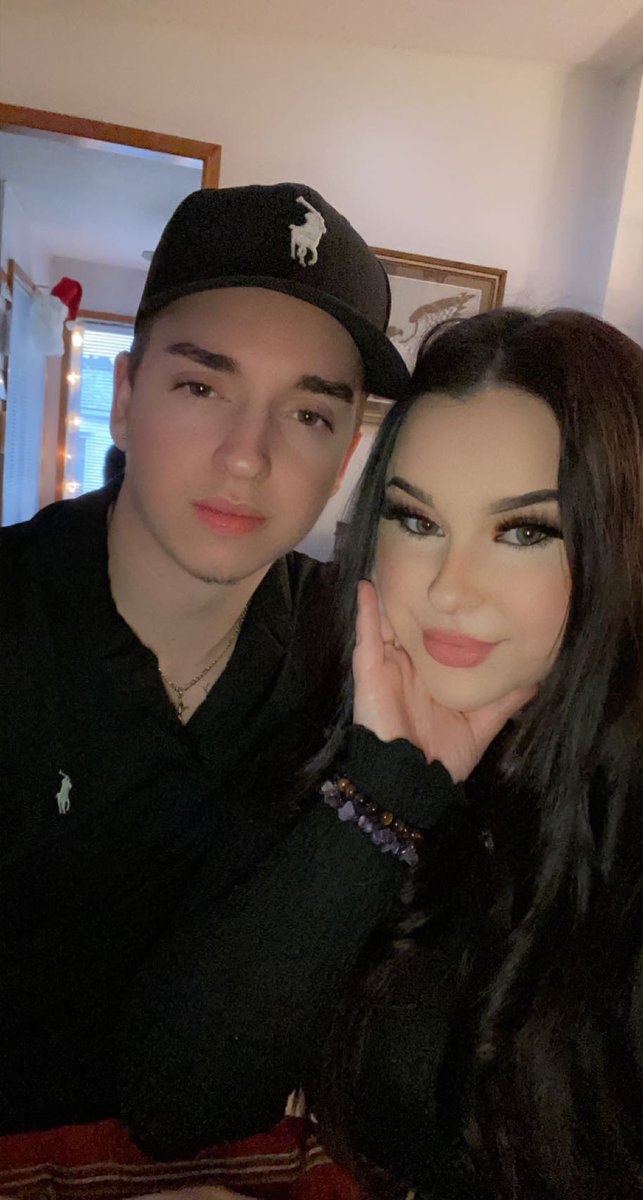 EmDoesntSweat's tweet photo. https://t.co/GuM9lx94Xs
My boyfriends live! Would love for y’all to stop by 💜💜 #twitchtv #LiveOnTwitch https://t.co/m7wnWdyIL2
