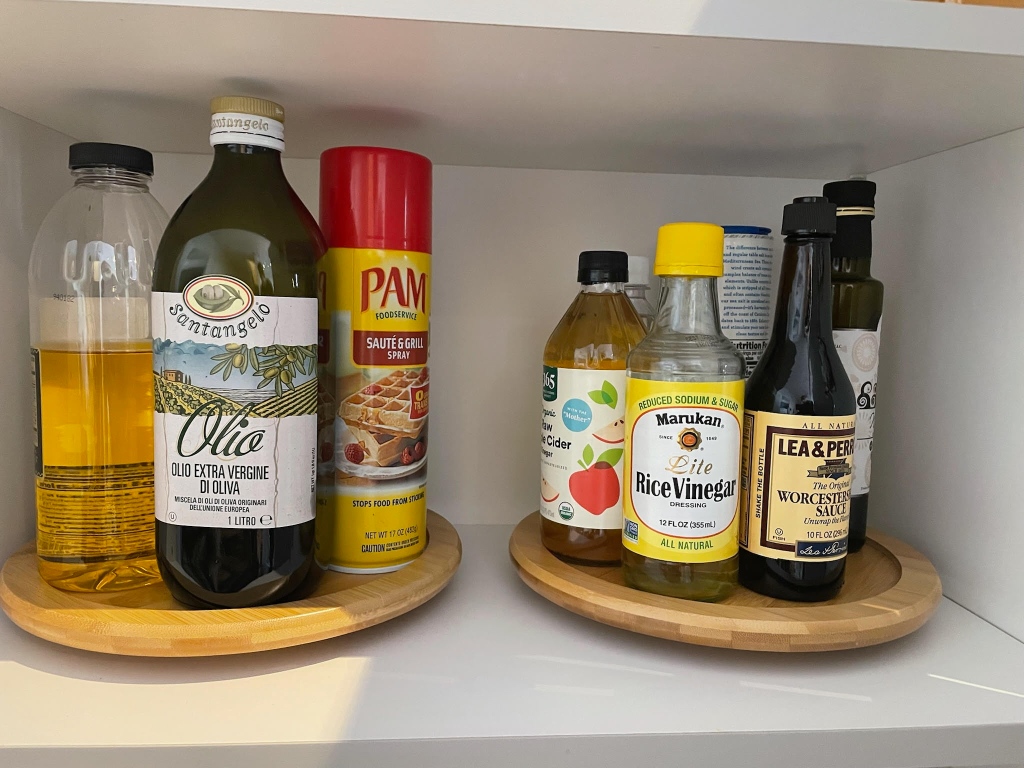 beorganizednow's tweet image. Check out these turntables of oils and cooking sprays. A simple turntable can give your cooking time a little more ease. Do you use something like this in your kitchen? 
.
. 
#kitchenturntable #cabinetturntable #kitchenorganizing 
#njprofessionalorganizer #kitchenorganization