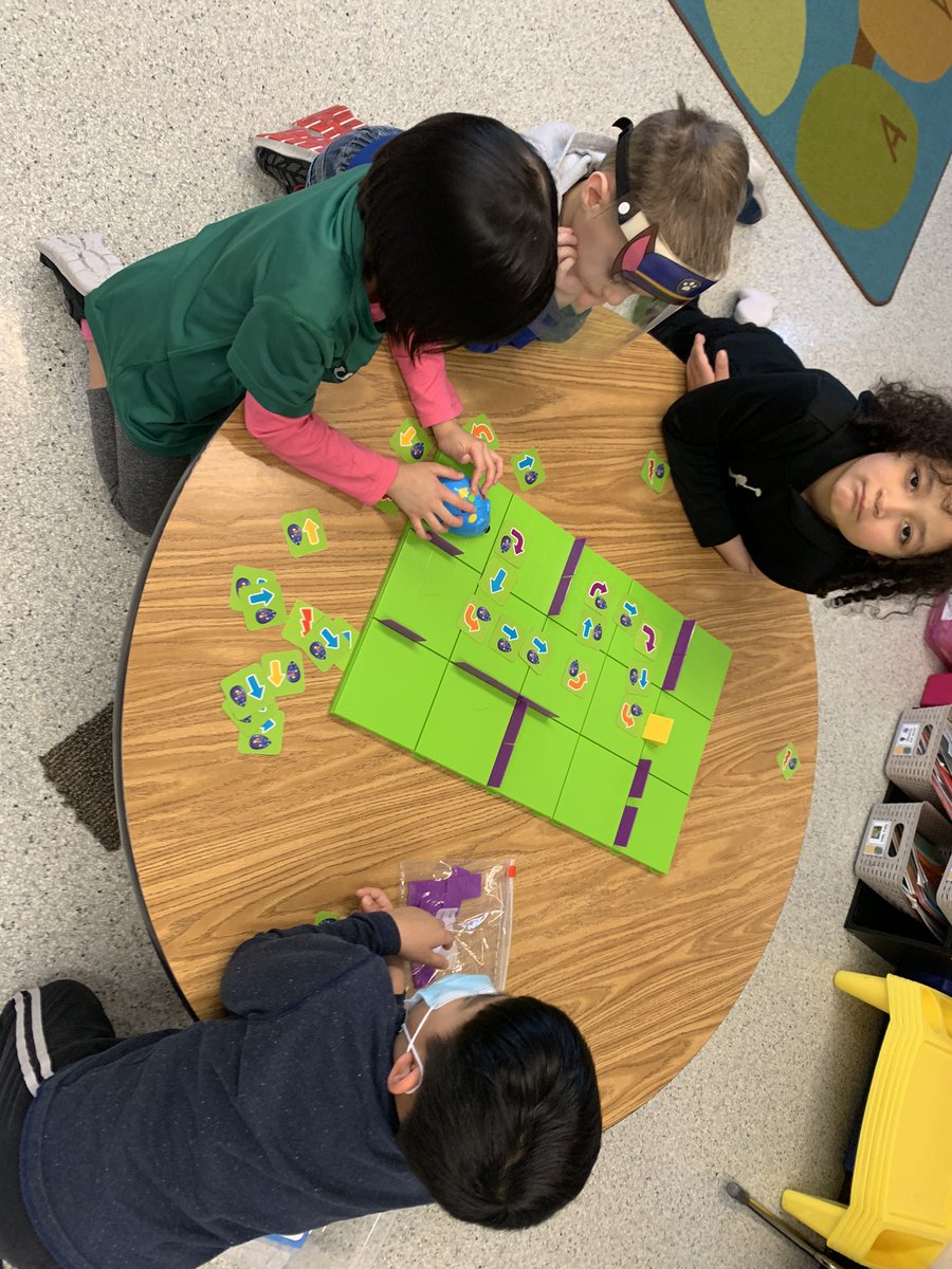 AngWeisgerber's tweet photo. Coding centres are underway! Thank you @Jenpen2001 for introducing what coding is to the grade 1 and 2s. These kiddos are beginning to understand the language of coding! @CatherineRCSD https://t.co/AUTwTojtRZ