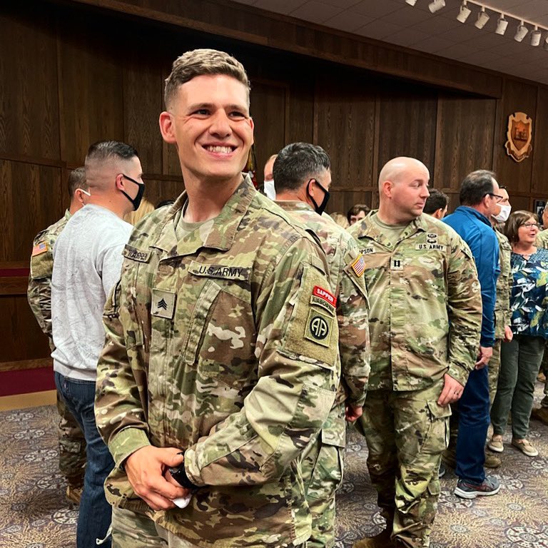127th_AEB's tweet photo. SGT Zechariah Warren, from Bravo Company, graduated Sapper School today! #SLTW #sapperschool https://t.co/RIQ2N1YDFl
