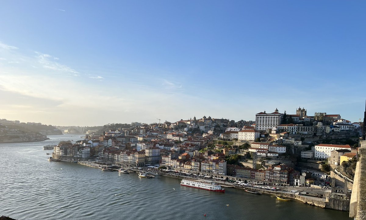 Job shadow gracias a <a href="/CAFIgalicia/">CAFI</a>.  Gracias <a href="/UPorto/">Universidade Porto</a> y gracias compañeras por vuestra conversación, igual que un buen café (pingo), un gran estimulante. #CAFI_SBLENDID