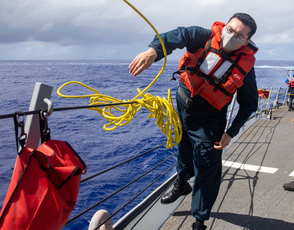 US7thFleet's tweet photo. Check out these images of Sailors aboard the @USNavy's Arleigh Burke-class guided-missile destroyer #USSMilius (DDG 69) conducting training.
#CTF71 #DESRON15 #US7thFleet
#FreeandOpenIndoPacific https://t.co/vBusT9fmQF