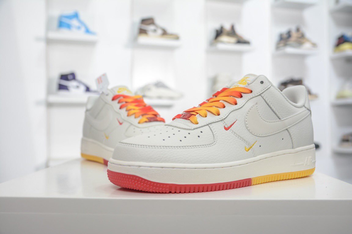 Ptshoesx's tweet photo. 🗝499 海外限量发售 公司级 Nike Air Force 1 Low '07 “米红黄”菲尼克斯太阳队 城市限定低帮空军一号休闲板鞋 定制头成皮料 3M反光 原盒包装 原楦原纸板 水晶双色大底 纯正版型 内置全掌气垫 货号：HQ8863-996 Size：36 36.5 37.5 38 38.5 39 40 40.5 41 42 42.5 43 44 44.5 45 https://t.co/bo3WHuxkMa