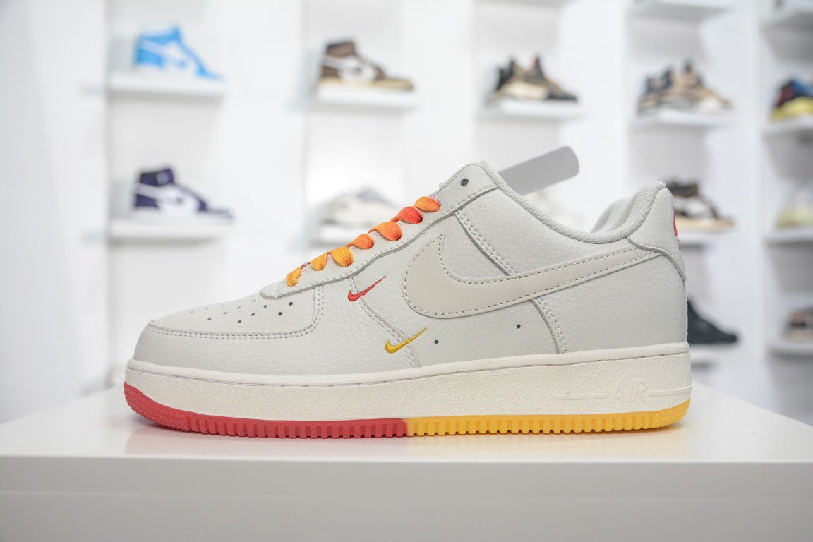 Ptshoesx's tweet photo. 🗝499 海外限量发售 公司级 Nike Air Force 1 Low '07 “米红黄”菲尼克斯太阳队 城市限定低帮空军一号休闲板鞋 定制头成皮料 3M反光 原盒包装 原楦原纸板 水晶双色大底 纯正版型 内置全掌气垫 货号：HQ8863-996 Size：36 36.5 37.5 38 38.5 39 40 40.5 41 42 42.5 43 44 44.5 45 https://t.co/bo3WHuxkMa