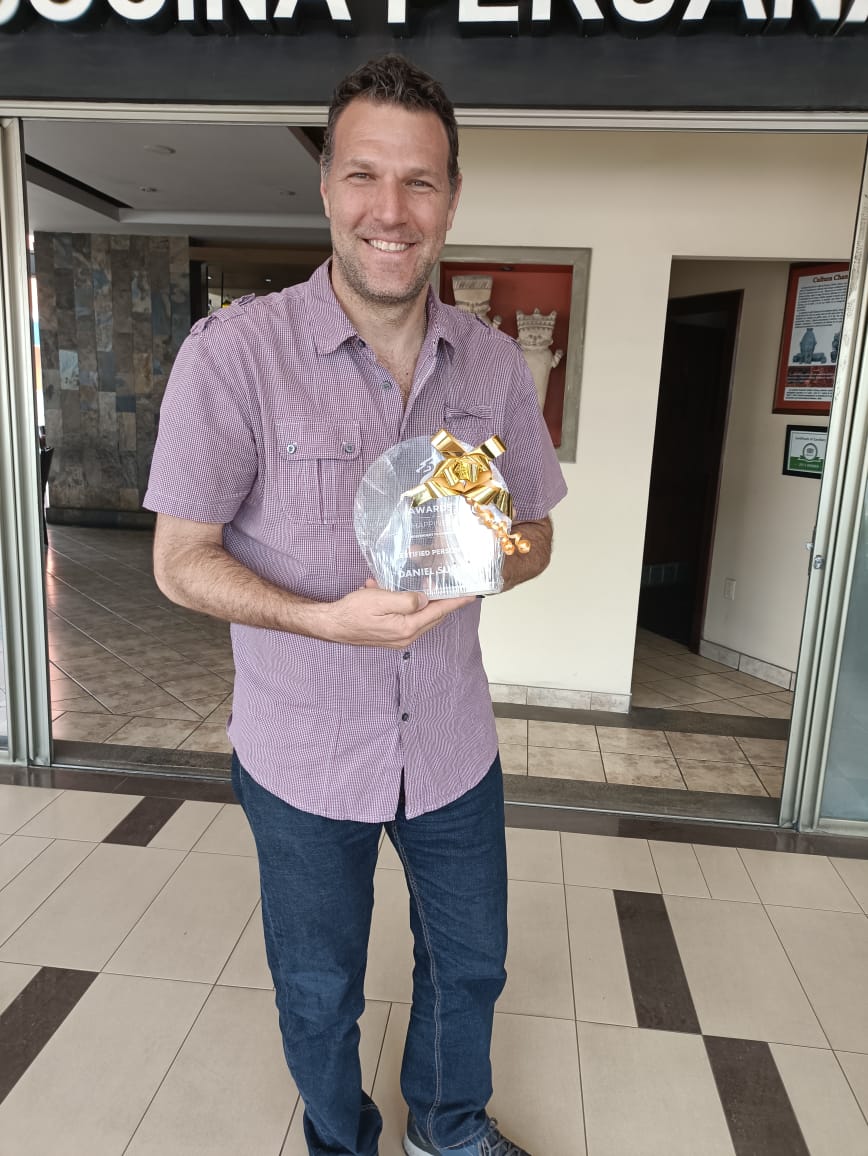 danielsuchar's tweet photo. Muy contento y feliz de recibir el Reconocimiento del #AwardsOfHappiness 2021 🙏🏻🙏🏻💞👏🏻👏🏻.. https://t.co/t6IaETY9sk