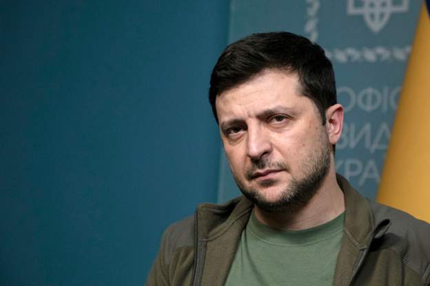 Agotado y con pocas opciones a la mano, Zelenskyi habla a la OTAN: 'Todas las personas que mueran, a partir de hoy, también morirán por culpa de ustedes. Por su debilidad, por su desconexión'. El presidente de Ucrania había solicitado a la OTAN declarar al país como...