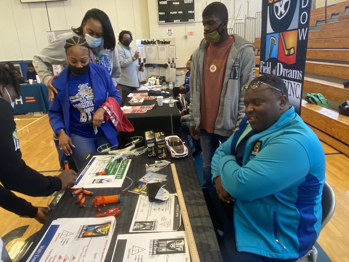 dracyoung_says's tweet photo. What a phenomenal day of Stem exposure! The students were introduced to many stem professions and there was overwhelming sense of eagerness on full display. Thank you @BTW_STEMtastic for making today nothing short of amazing for the @APSWashington legacy builders! #AgStem #STEM https://t.co/RRRIimGrK9