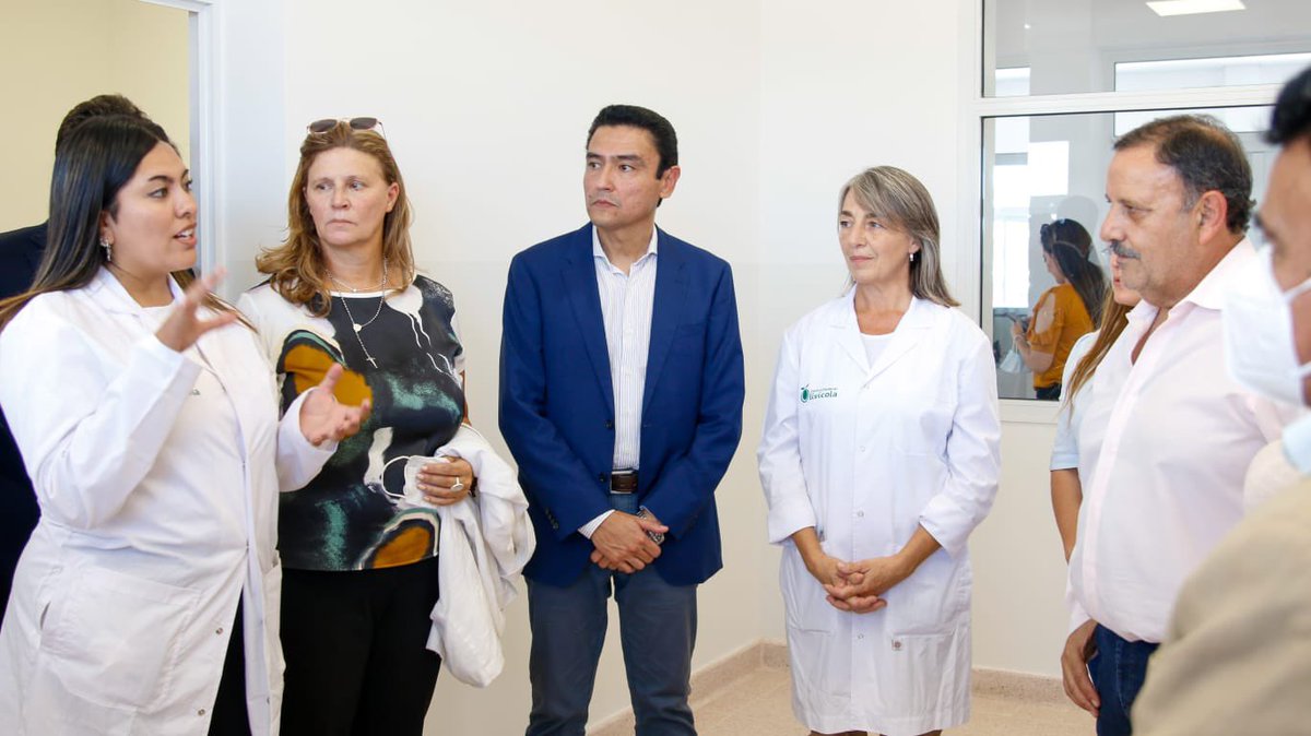 QuintelaRicardo's tweet photo. Lanzamos la Cosecha de Aceituna en el CENTEC Olivícola, además, firmamos convenio para beneficiar a elaboradores de aceituna y a pequeños productores olivícolas.
Esta es la manera de acompañar, de aliviar las finanzas de las y los productores y garantizar la cosecha de aceitunas. https://t.co/h0z8UU1cdG