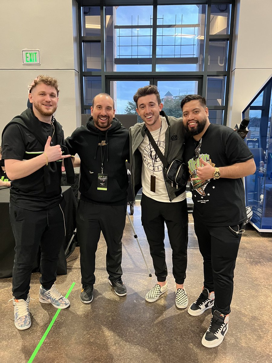 LeaderTheOnly1's tweet photo. 2022 vs 2019. I say we age like fine wine for sure! @hitchariide @blakecissel @JorgeNotGeorge7 #TeamSummertime https://t.co/RdZJ2wzR7c