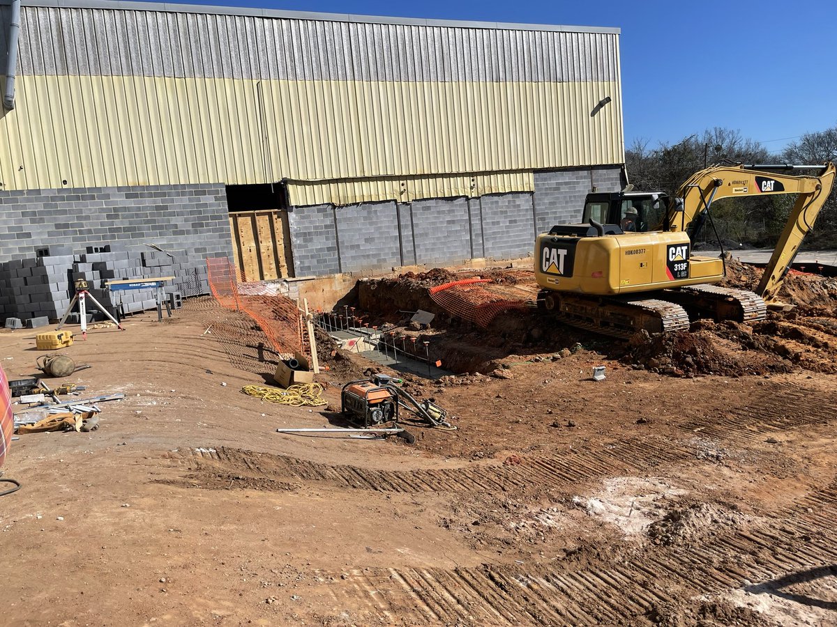 weirdbeerguysc's tweet photo. Lots of fun things happening out on North Main @PeakDriftBrew ! Work on our new mega Dock with LARGE Refrigerated Warehouse! So much is coming in the next few months! #NextLevelBrewery https://t.co/HEiHQ9P7oj