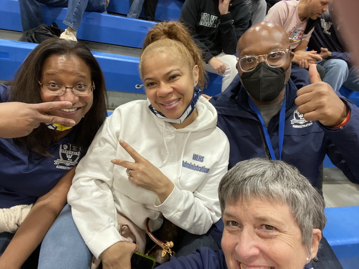 Shout out for to the W-L Administration out supporting the Generals. ⁦<a href="/GeneralsPride/">Washington-Liberty HS</a>⁩ ⁦<a href="/APSVirginia/">Arlington Public Schools</a>⁩
