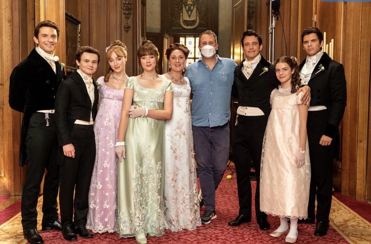 LadyRomance7's tweet photo. La familia B completa (casi) siempre serán mis favoritas, especialmente cuando están en orden. Ahora la pregunta de siempre y dónde está Francesca ???
#Bridgerton #bridgerton2 #whereisfrancesca #dondeestafrancesca #BridgertonNetflix https://t.co/afaIP4WQRY