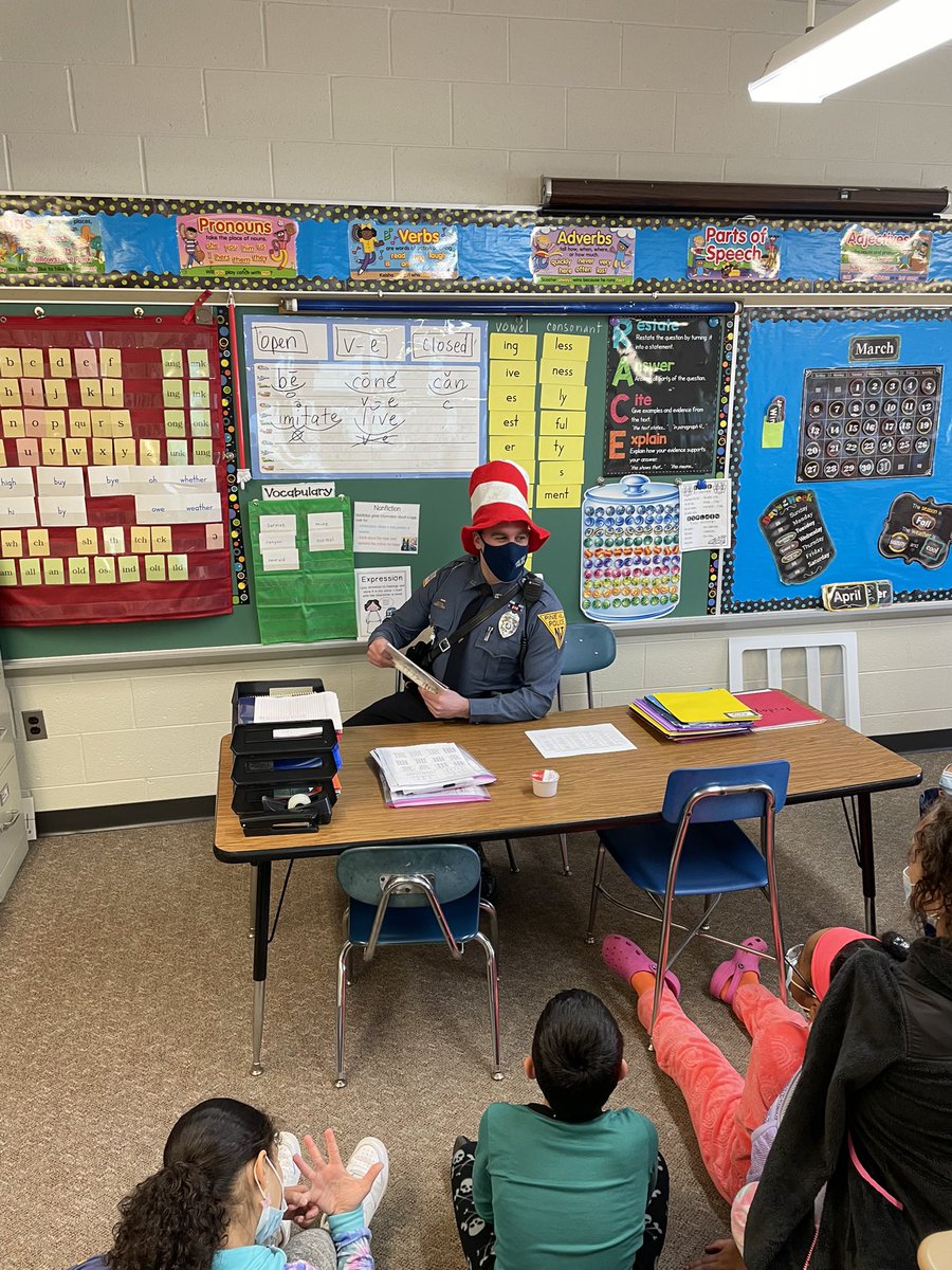 GlennElementary's tweet photo. Thank you, Pine Hill Police Department, for sharing your favorite books with our students! @PineHillSD @PineHillPD https://t.co/ieErF6t8O9
