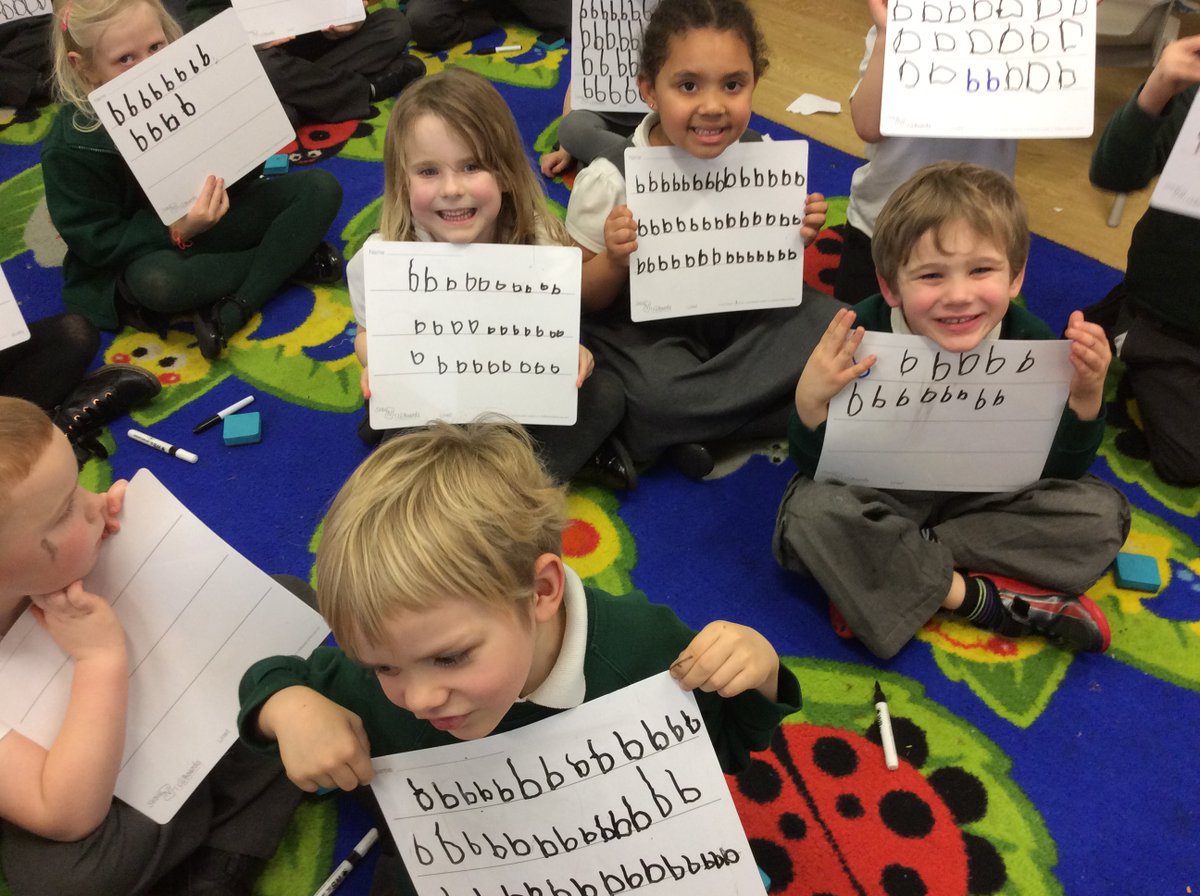 robin_cfs's tweet photo. 🌟Robin Class are handwriting superstars! Can you tell how proud they are of their work? 🌟 https://t.co/XStSyhStrA