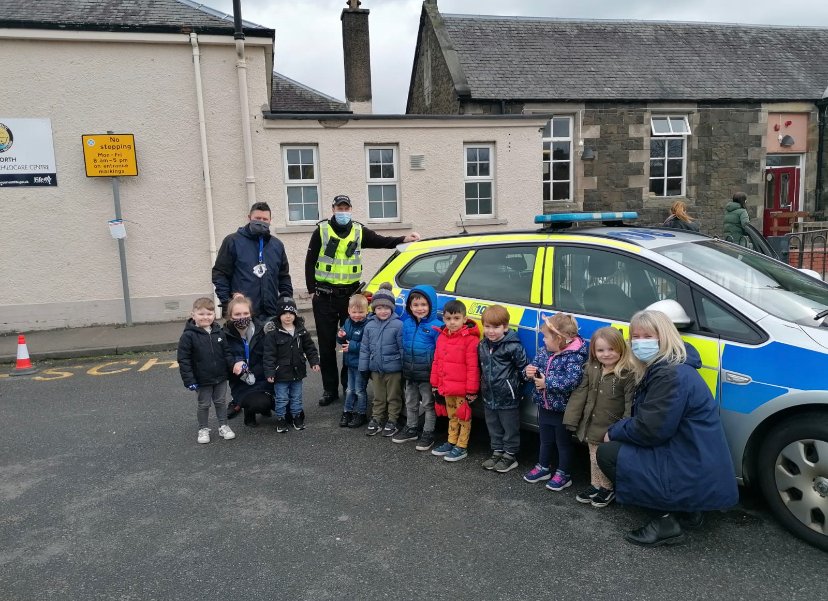 Oor Gogs and Stevie visited #ViewforthNursery to tell them aw aboot what we dae. Braw to see some happy wee faces (No just the ones ahent the masks 😷)☺️
#Friyay
#MonTheMethilPopo