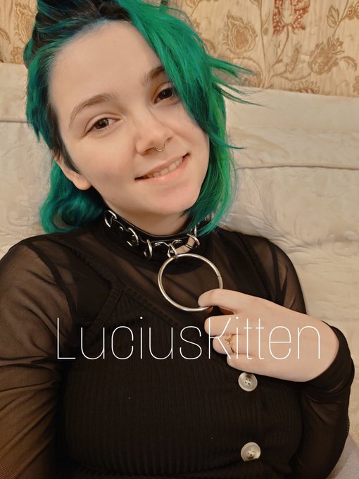 New hair colour! What do you think? https://t.co/EtU2nK4de5