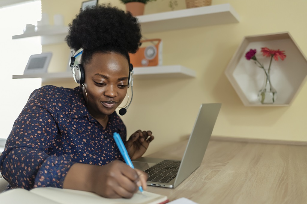 cityoftoronto's tweet photo. Take advantage of #CityofTO's FREE business webinars from the comfort of home! Find a range of resources, grants &amp; supports for your small business. 🛠 Reserve your spot now: https://t.co/NuU4FmJQfY
Funded in part by @ONeconomy  #BusinessTO
@BusinessTO https://t.co/e1Y9NDf4ju