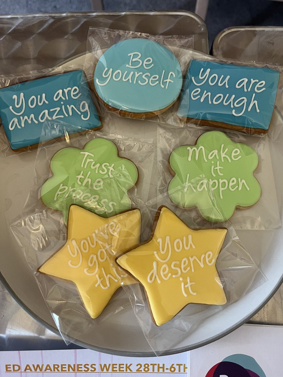 Todays cake sake for #EDAW2022 well received by the hospital staff and patients. Thank you to <a href="/beatED/">Beat</a> for the fundraising goodies. Yet to calculate the total but we had some very generous donations! 💛💜