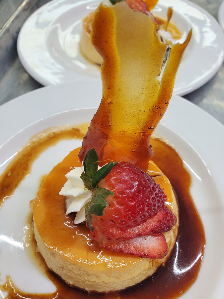 Ryusei_Rika's tweet photo. Created the dessert for yesterday's dinner! Vietnamese Creme Caramel!! Been obsessed with these! https://t.co/SYn4hedX0S