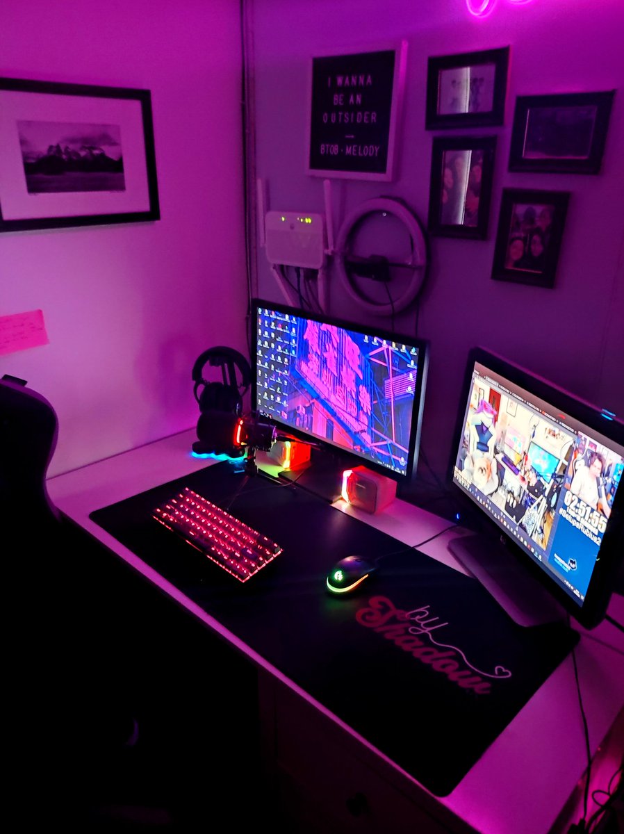 byshadowbln's tweet photo. Lo ordene solo para que lo vieras, comúnmente está todo desordenado jijiji tkm Rubius gracias por todo lo que estás haciendo, saludos desde Chile🇨🇱
@Rubiu5 #SetupRubius2 https://t.co/ITAvegEpgV