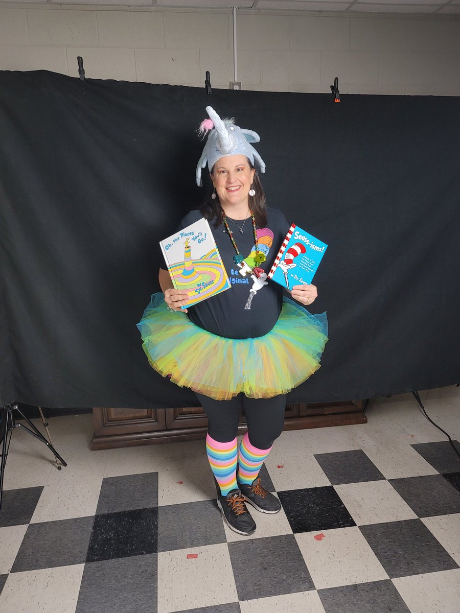 Read Across America Week is now my favorite week of the school year! I may not teach elementary, but we can still party like elementary teachers! #ReadAcrossAmerica2022 #ReadAcrossAmericaDay