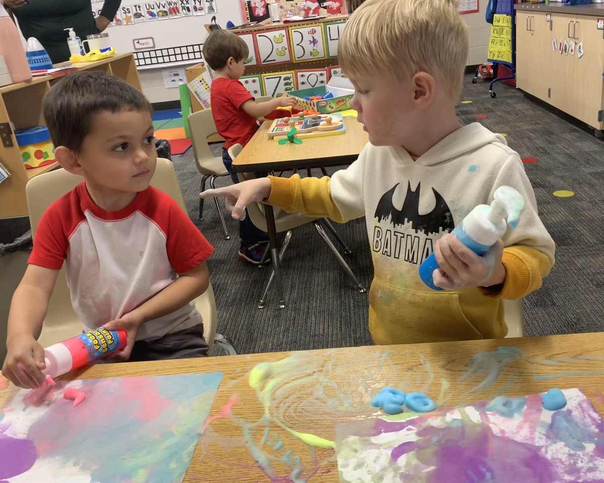 PhillipsECSE's tweet photo. Painting with foam sensory paint! Having allllllllllll the fun! ❤️🦁
@Hamilton_Lions #hamiltonpride #ecse https://t.co/bwS6ywMci2