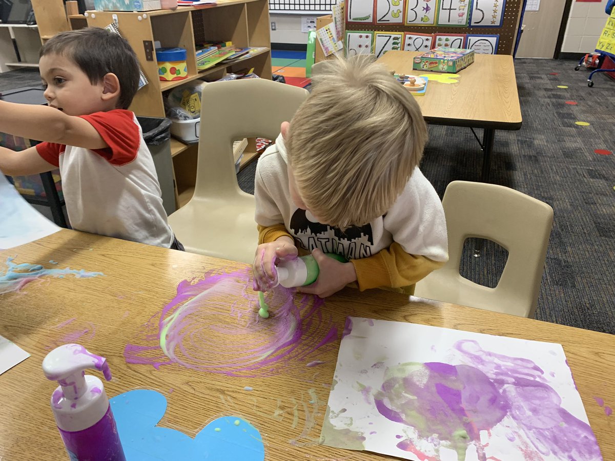 PhillipsECSE's tweet photo. Painting with foam sensory paint! Having allllllllllll the fun! ❤️🦁
@Hamilton_Lions #hamiltonpride #ecse https://t.co/bwS6ywMci2
