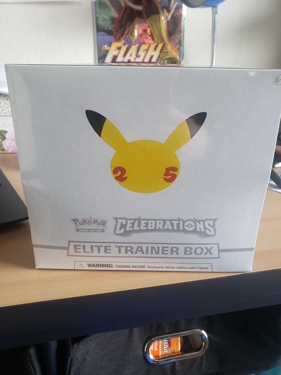 TmntElly14's tweet photo. Received this from @funkofinderz ! Thank you so much I will add what cards I get later 😊 #pokemon #25yearsofpokemon #celebrations #Funko https://t.co/2U6HU5kUzk