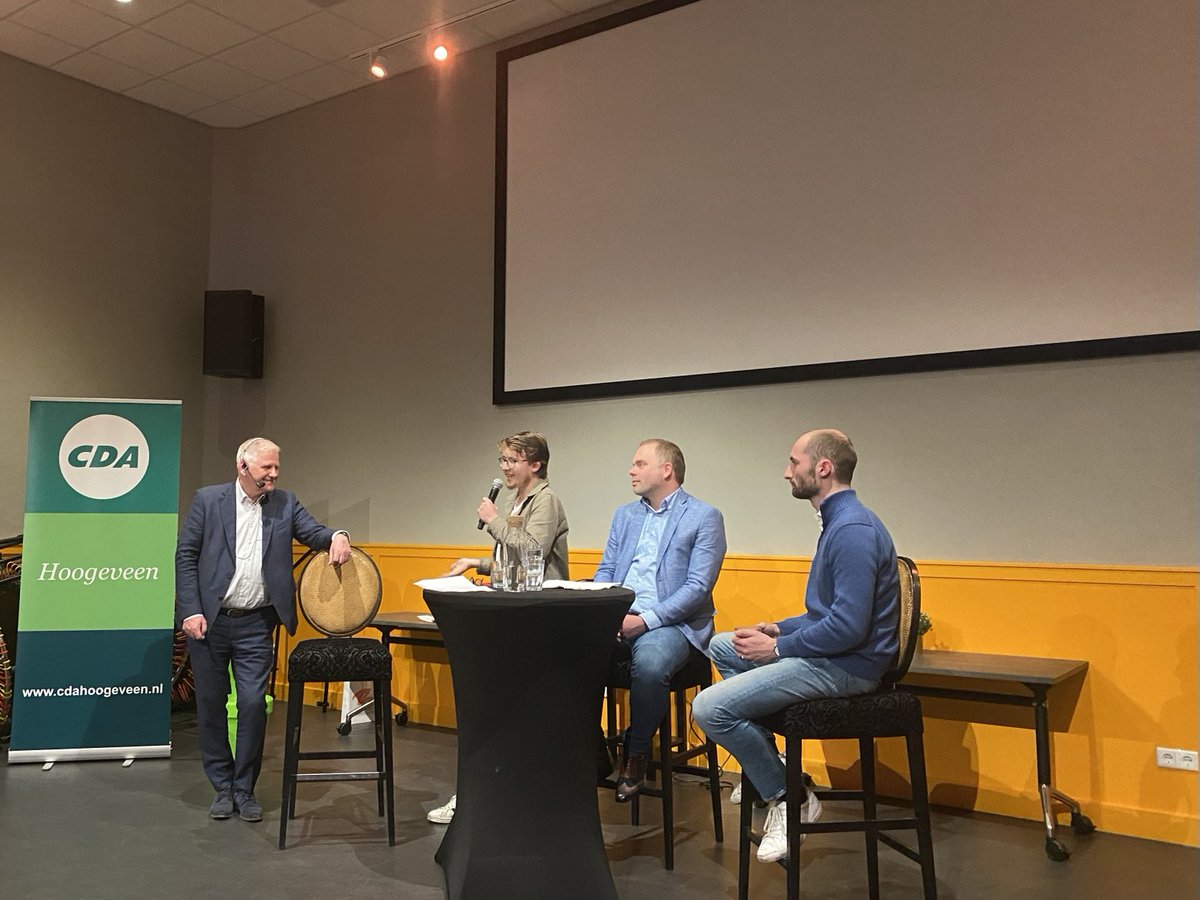 Hey ⁦<a href="/HankeBruinsSlot/">Hanke Bruins Slot</a>⁩ morgen ben je te gast bij ⁦<a href="/cdahoogeveen/">CDA Hoogeveen</a>⁩ Ze hebben goede plannen voor de woningbouw. Jongeren denken actief mee want #dezolderkamervanmijnoudersisgeenhuis ⁦<a href="/LGvanMulligen/">Laurens van Mulligen</a>⁩