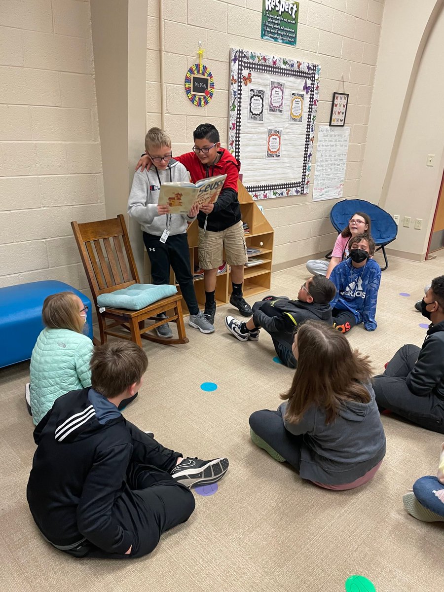 usd305libraries's tweet photo. From Stewart Library: We enjoyed "Read Across America"!  Students used Peardeck to answer questions about our books. 5th graders sang the "The Diffendoofer Song" and 1st graders played memory with rhyming words!  What a fantastic week! #why305 #305Libraries https://t.co/yb9cyCEobE
