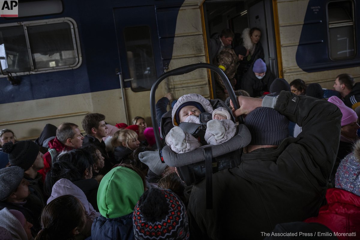 EmilioMorenatti's tweet photo. People crowd as they try to get on a train to Lviv at the Kyiv station, Ukraine, Friday, March 4. 2022. Ukrainian men have to stay to fight in the war while women and children are leaving the country to seek refuge in a neighboring country. https://t.co/mwJdjWXKQV